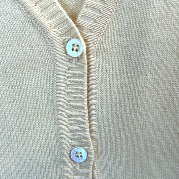 Gucci cashmere cardigan ! - Picture 8 of 9